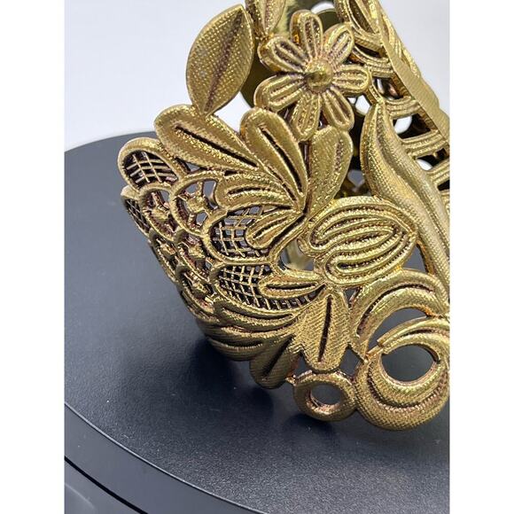 Large Filigree Ornate Lace Floral Leaf Gold Tone Wide Textured Cuff Bracelet - Picture 8 of 10